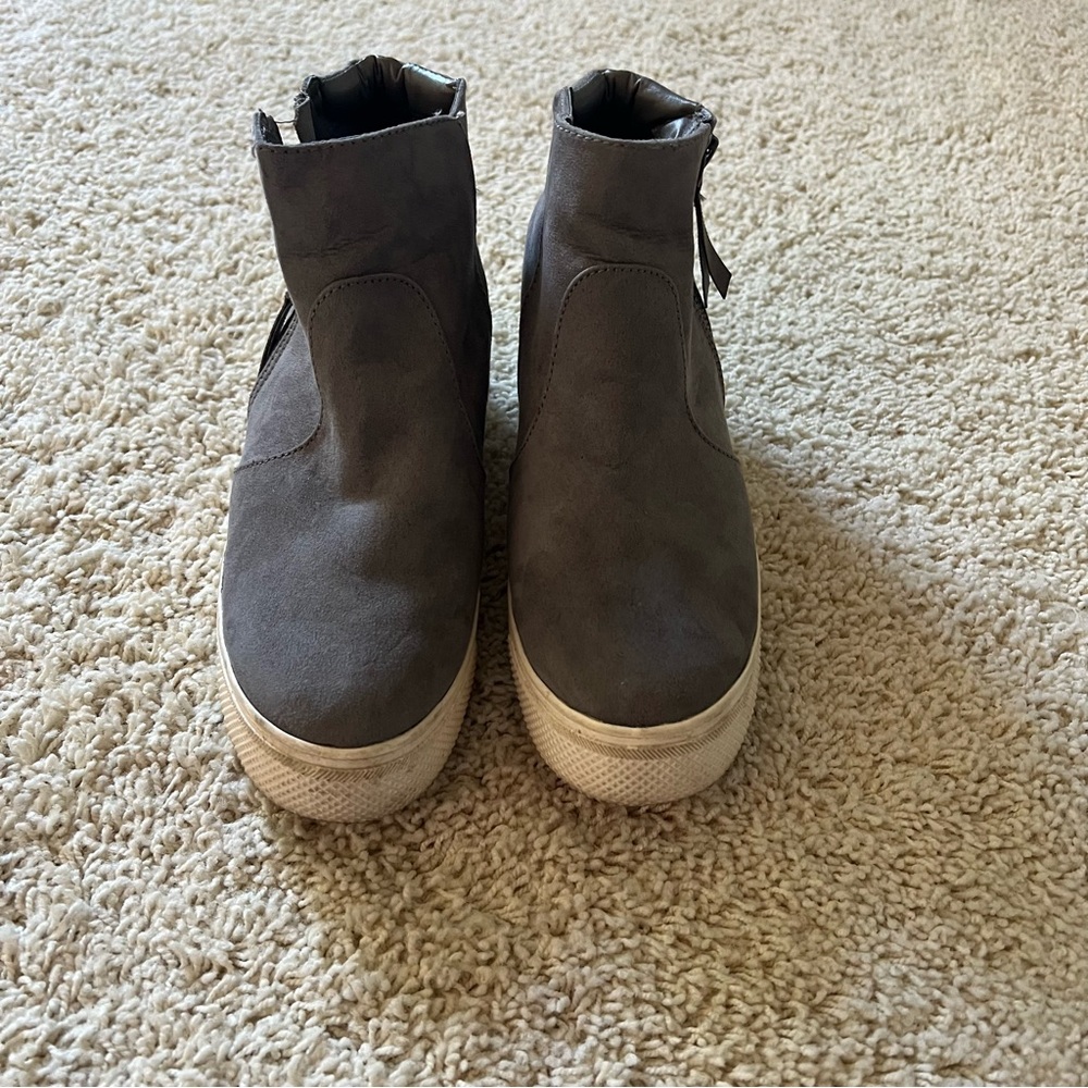 Universal Thread Booties - Picture 2 of 6